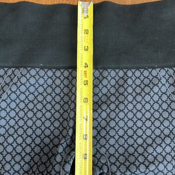 Lululemon NO SIZE pants! Compression pants. IVE shown inches for rise, front/bk - Picture 5 of 6